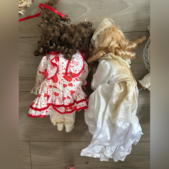 Assorted Porcelain Dolls Set - Picture 6 of 8